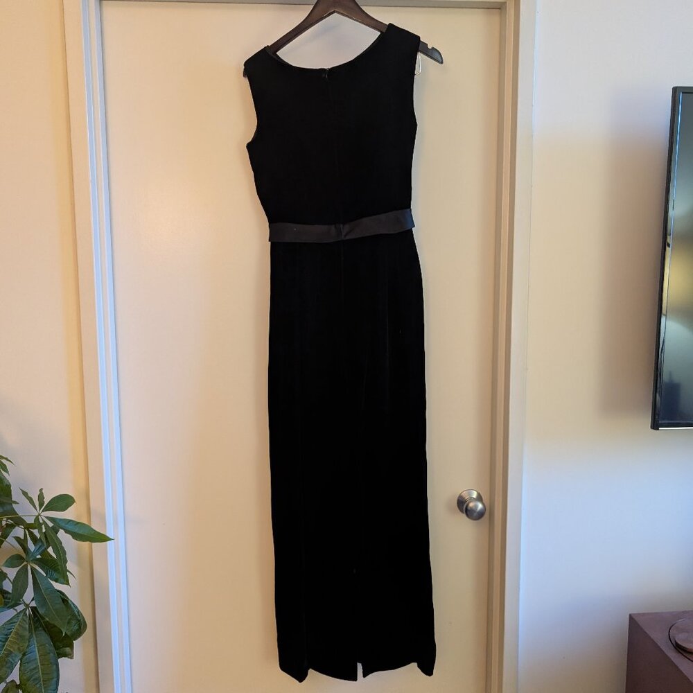 1950s/60s vintage black velvet gown - Picture 2 of 11